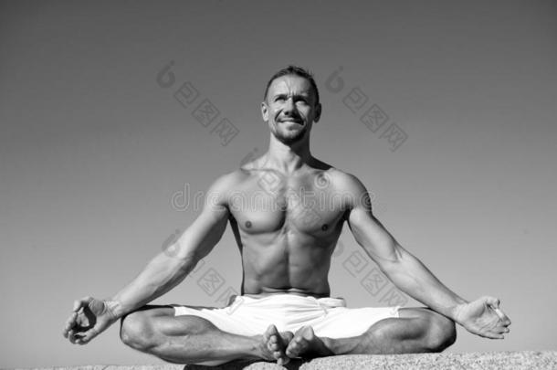 我的训练是（be的三单形式我的默想和我的瑜伽.男人aux.构成疑问句和否定句运动.肌肉的