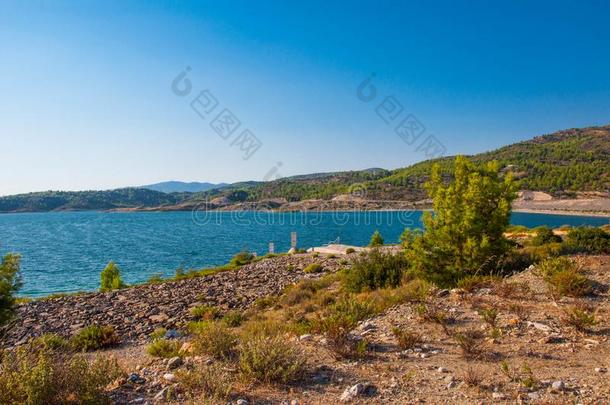 湖道歉,希腊-八月11,2018:风景关于Apolakki