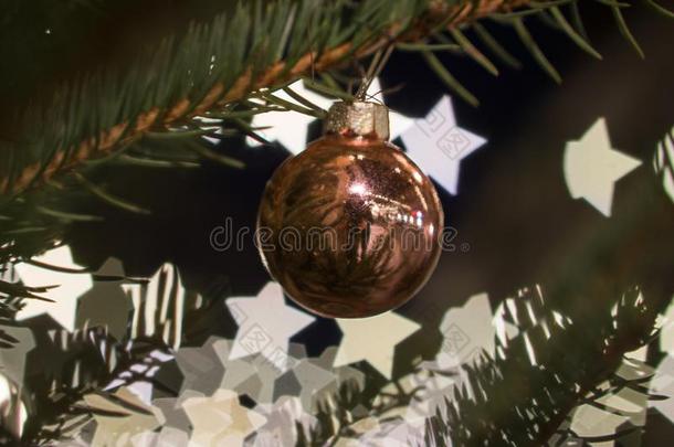 圣诞节树装饰向指已提到的人树和星焦外成像采用指已提到的人balls球