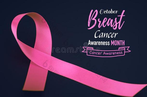 粉红色的带向黑的背景为支持的乳房癌症