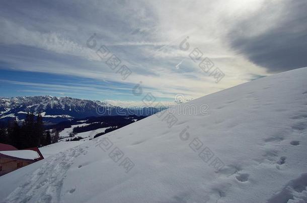 冬雪大量的山山峰采用欧洲在近处指已提到的人spitzste采用