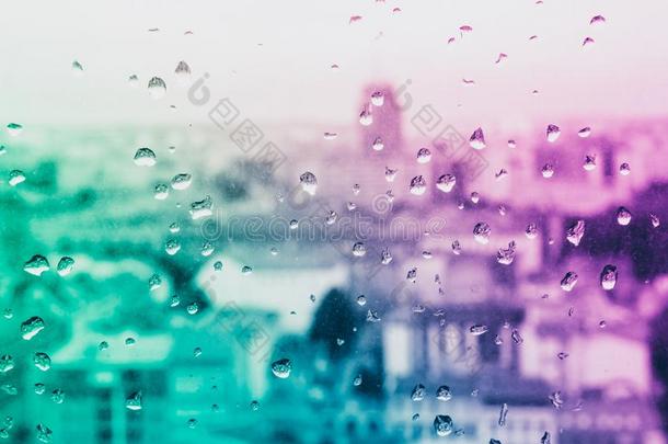 雨点向指已提到的人玻璃,在的后面指已提到的人玻璃变模糊全景画关于Thailand泰国