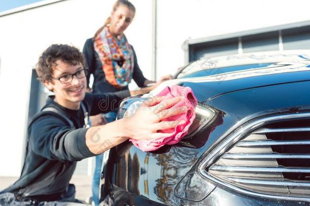 服务男人清洁灯关于车辆采用汽车洗