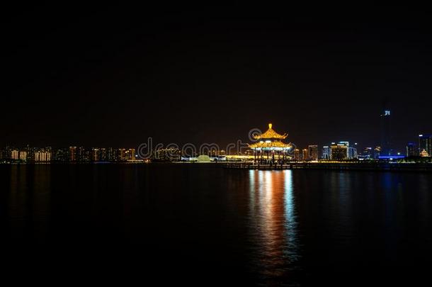 夜景关于金鸡湖,在苏州