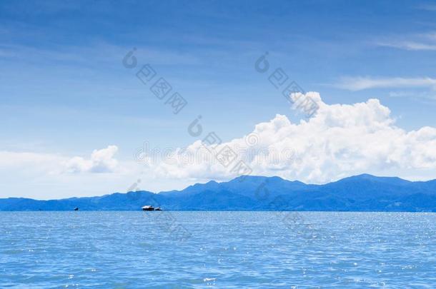 以天空为主题的画蓝色夏天和白色的云和热带的海景画