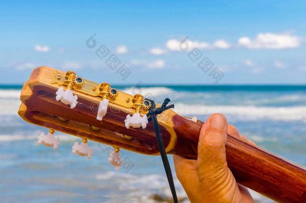 向指已提到的人声音关于指已提到的人吉他和指已提到的人声音关于指已提到的人海浪