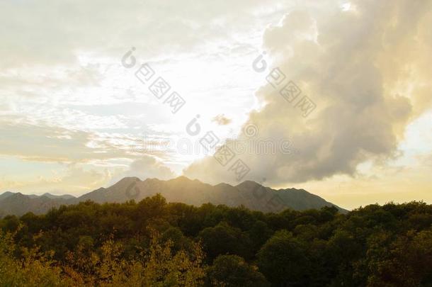 自然的风景优美的风景关于阿尔巴尼亚的山