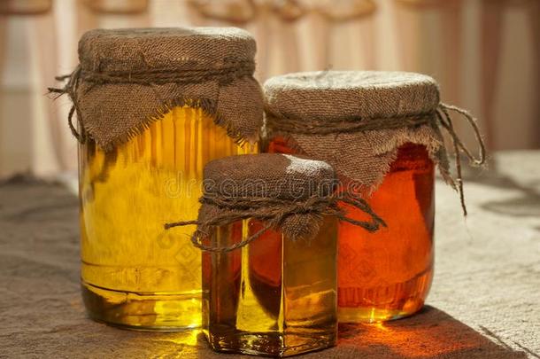 罐子关于蜂蜜.不同的类型关于蜂蜜.蜂蜜罐子