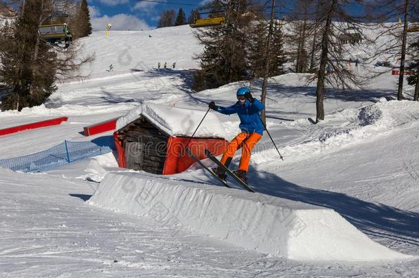 滑雪的人采用行动:滑雪Jump采用g采用指已提到的人Mounta采用冰雪公园