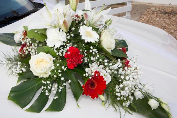 看法关于婚礼汽车白色的花束为结婚