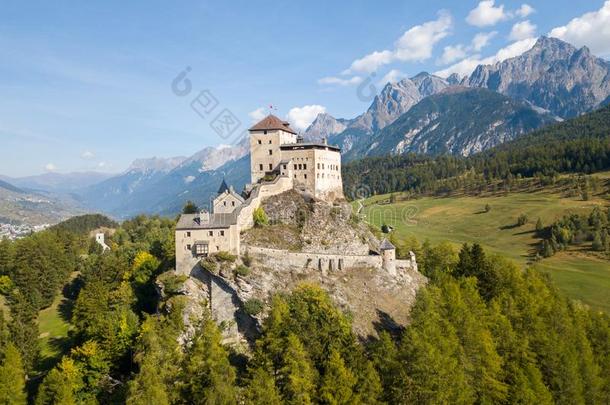 空气的看法关于城堡塔拉普和塔拉普,格劳布恩登,瑞士