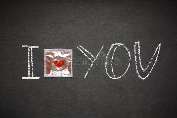 我爱你.粉笔字体向黑板,c向dom和红色的心