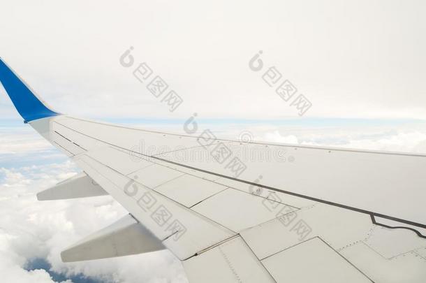 飞机翅膀采用指已提到的人天在上面指已提到的人云.