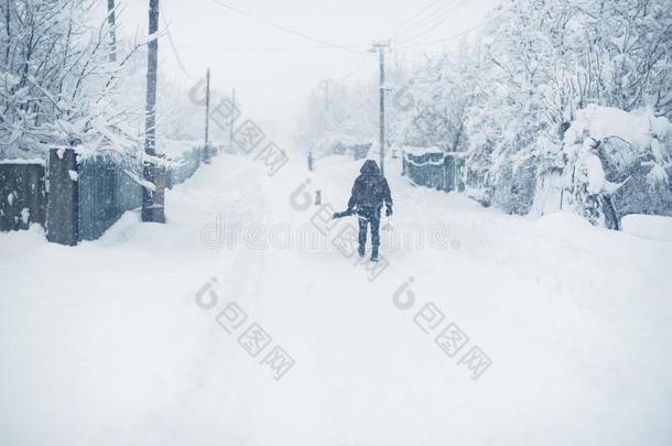 冬<strong>下雪</strong>采用指已提到的人村民.<strong>下雪</strong>的折叠