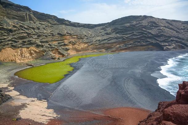 著名的陆标关于兰萨罗特岛,绿色的湖水洼demand需要LosAngeles的简称陈词滥调