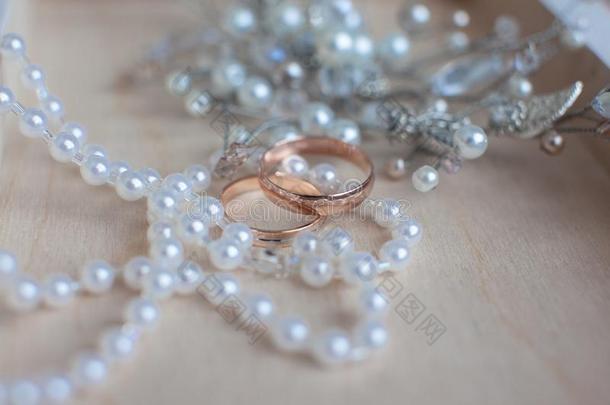 金婚礼戒指,珠宝首饰和新婚的附件
