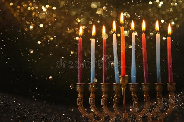 影像关于犹太人的假日光明<strong>节</strong>背景和多连灯烛台&字母x28;英语字母表的第20个字母