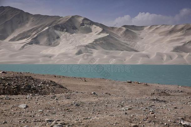 白色的沙漠湖,指已提到的人喀拉昆仑山脉公路,中国Ã¢â¬â¢英文字母表的第19个字母<strong>新疆</strong>