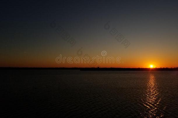休斯顿最高甲板舱在户外河水日出日落天