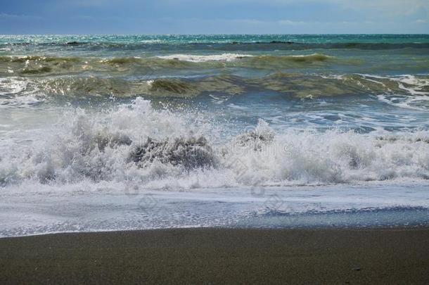 海浪向马蹄铁海滩