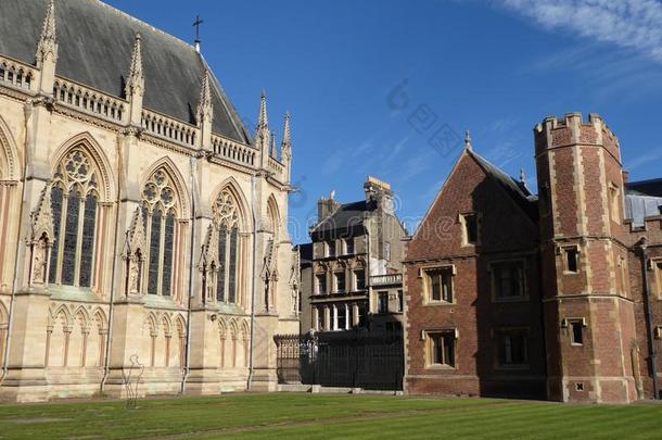 第一法院,SaoTomePrincipe圣多美和普林西比茅房`英文字母表的第19个字母大学,剑桥