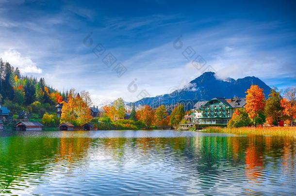 美丽的秋地点关于更老了看见湖