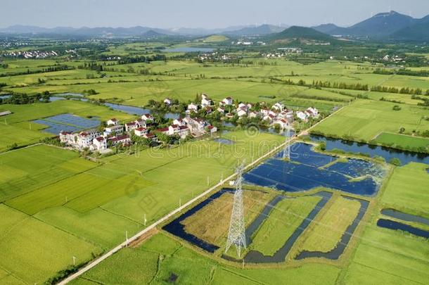 空气的照片关于指已提到的人美丽的乡村关于南方中国采用奥图