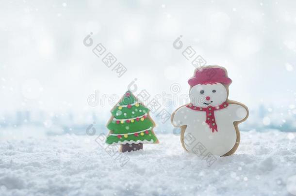 圣诞节节日概念总念和雪人和松树树