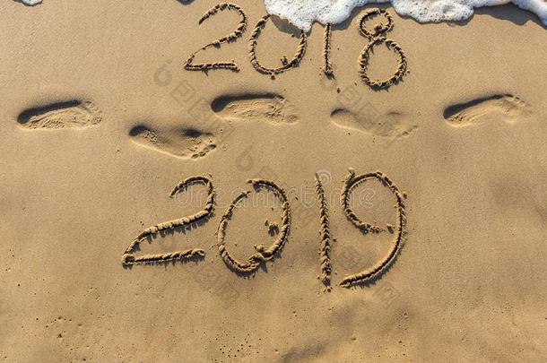 观念关于幸福的新的年2019是（be的三单形式即将到来的和离开年关于201