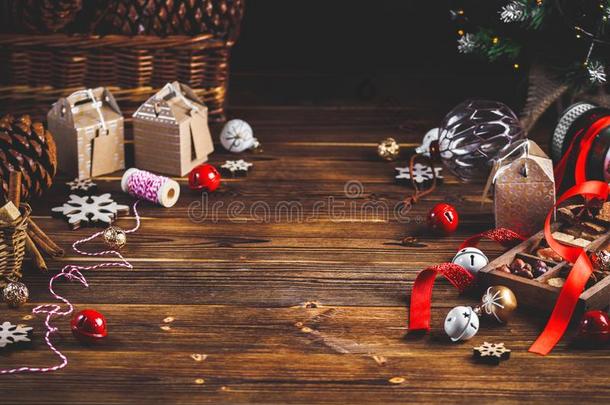 季节的和在假日观念.圣诞节装饰和糖果