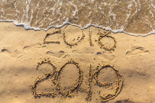观念关于幸福的新的年2019是（be的三单形式即将到来的和离开年关于201