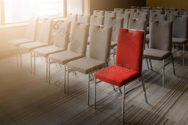 num.一<strong>红色</strong>的椅子不同的从别的采用空的<strong>会议</strong>房间