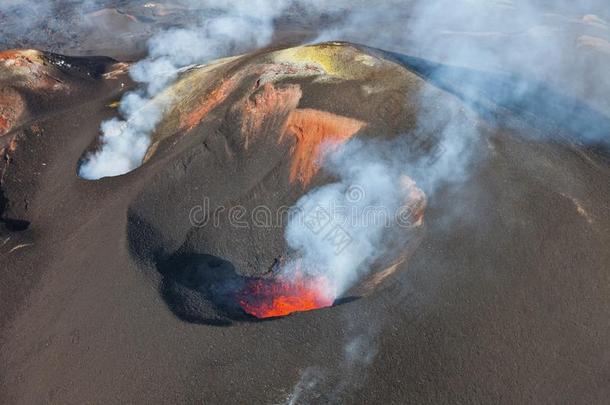 火山的喷发<strong>托尔巴</strong>奇克.