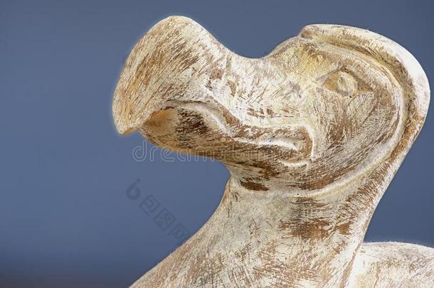 上端关于指已提到的人木制的<strong>古代</strong>巨鸟鸟-典型的纪念品从毛里求斯我