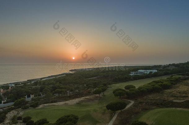 空气的日落海景画海岸线在近处卡斯凯什,葡萄牙