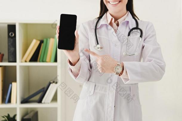 裁切不正的看法关于医生弄尖在智能手机