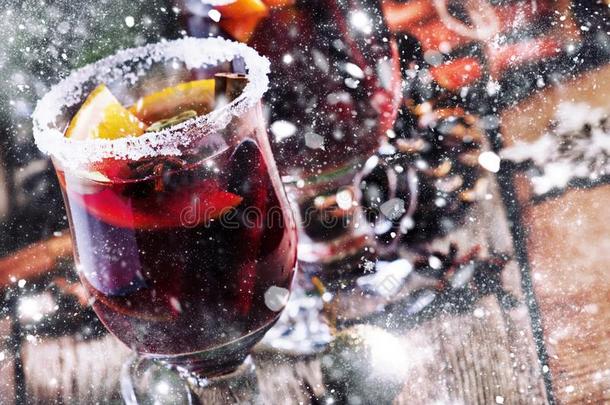圣诞节和新的<strong>年节</strong>日的喝,热的将制成热饮葡萄酒和辛纳
