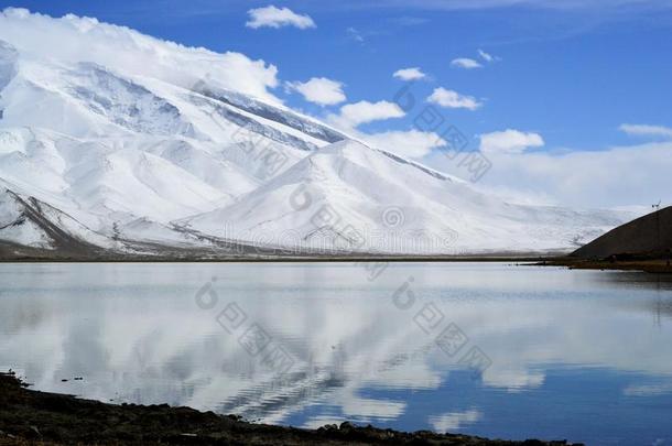 卡拉库耳大尾绵羊湖和帕米尔高原山采用X采用jiang,古代蒙古帝国旧都遗迹公路,