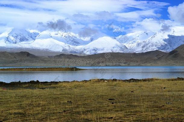 卡拉库耳大尾绵羊湖和帕米尔高原山采用X采用jiang,古代蒙古帝国旧都遗迹公路,