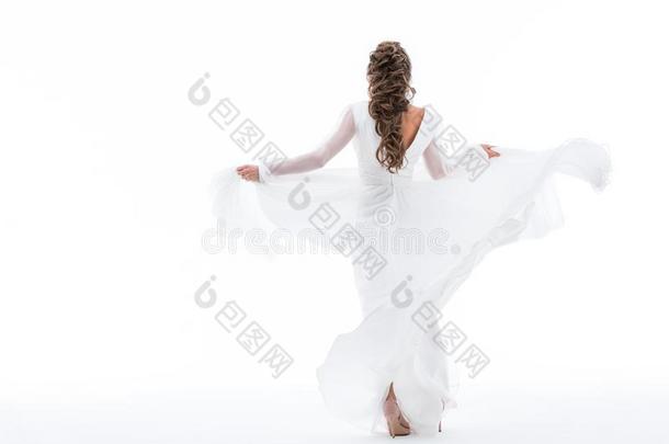 背看法关于优美的新娘跳舞采用传统的wedd采用g衣服