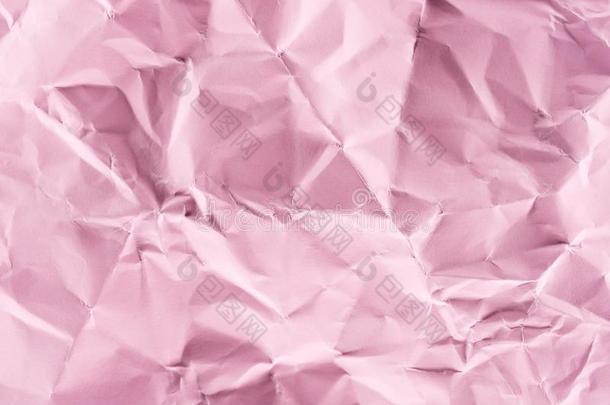 关-在上面射手关于摺皱的粉红色的纸