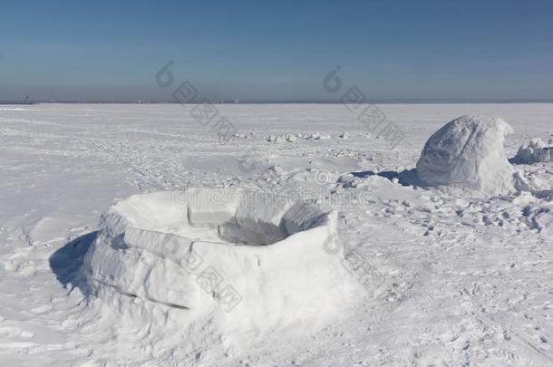 雪块砌成的圆顶小屋未做完的向一雪gl一de