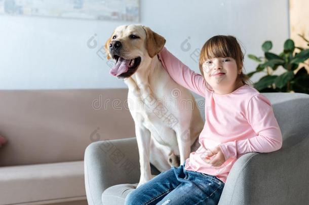 小孩和下综合征按抚法label-dressroutine日常事分类寻猎物犬狗一次