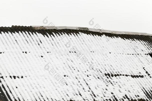 屋顶板岩雪