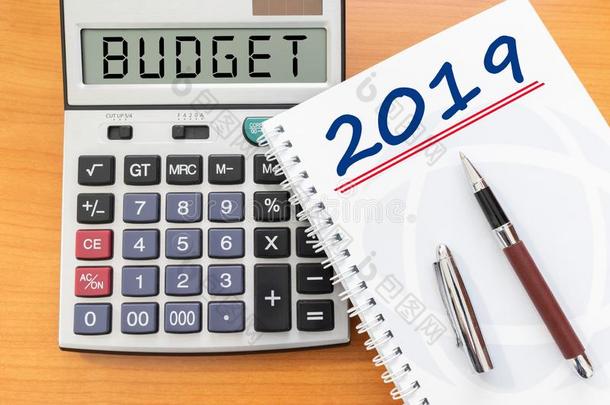 顶看法关于新的年2019预算向计算器符号和笔向