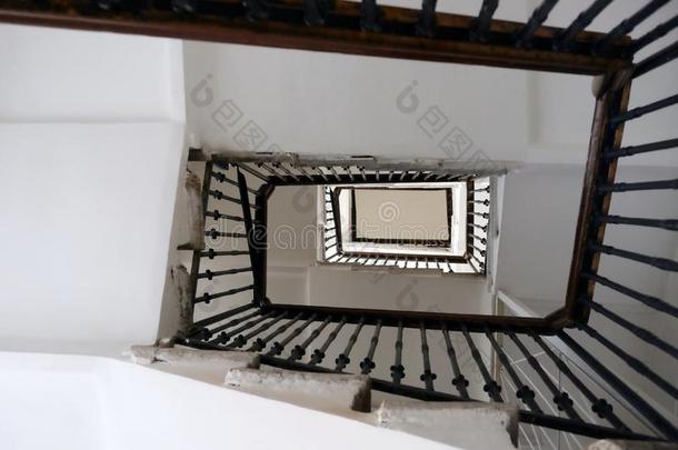 楼梯从在上面出行进入中指已提到的人距离