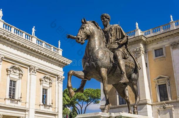 马库斯马可。奥里利乌斯雕像向广场微分算子坎皮多利奥采用罗马,意大利