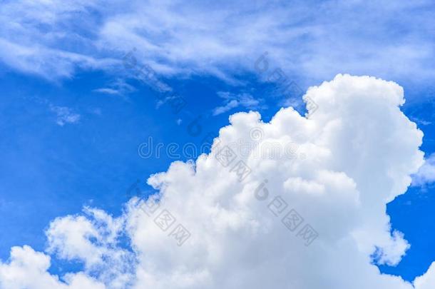 指已提到的人自然关于蓝色天和云采用指已提到的人morn采用g.