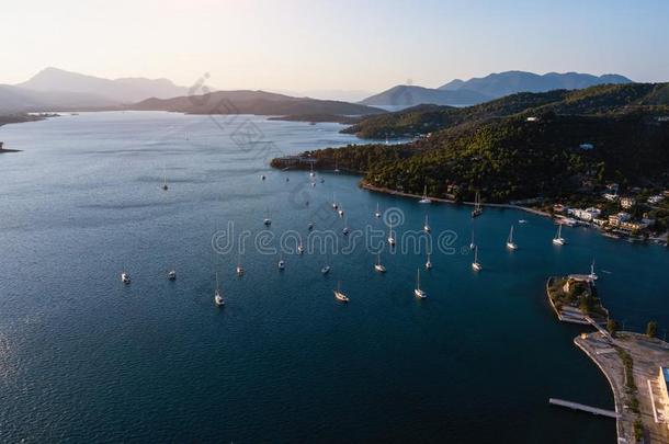 空气的看法关于指已提到的人迈萨纳海是的海港,爱琴海(地中海的一部分海.