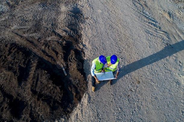 顶看法关于工程师在建筑物地点